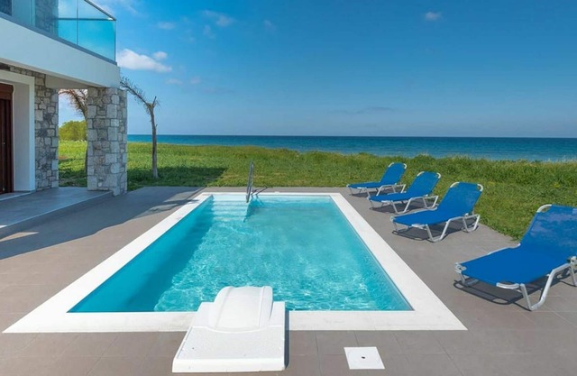 Wonderful private villa with private pool, A/C, WIFI, TV, balcony, panoramic view and parking