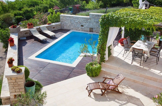 Wonderful private villa with hot tub, WIFI, private pool, A/C, TV, terrace, pets allowed and par.