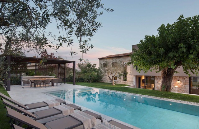 Wonderful private villa for 10 guests with private pool, A/C, WIFI, hot tub, TV, terrace and par.