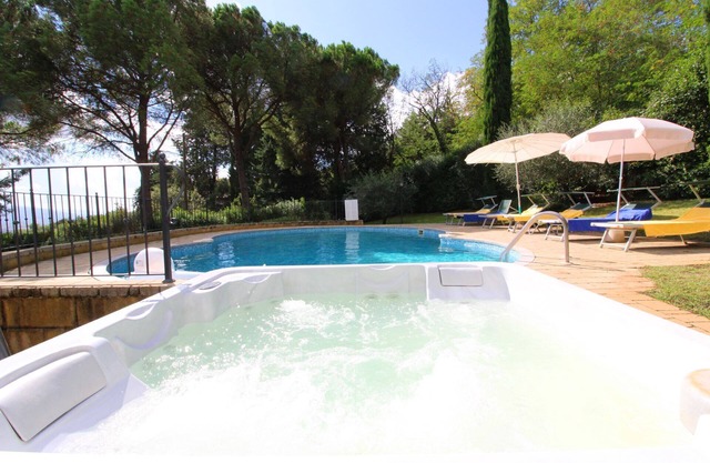 Wonderful private villa for 13 people with WIFI, private pool, TV and parking