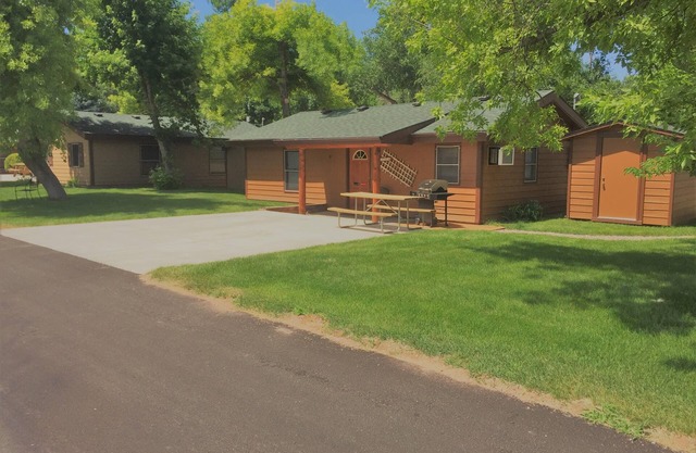 Wonderful Resort Cabin - Thirty Minutes to Mt Rushmore - In Rapid City On Canyon Lake Thirty Minutes from Mt Rushmore