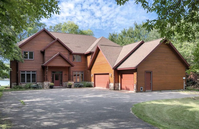 Wonderful Retreat - Enjoy holiday gatherings in this large, cozy cabinn
