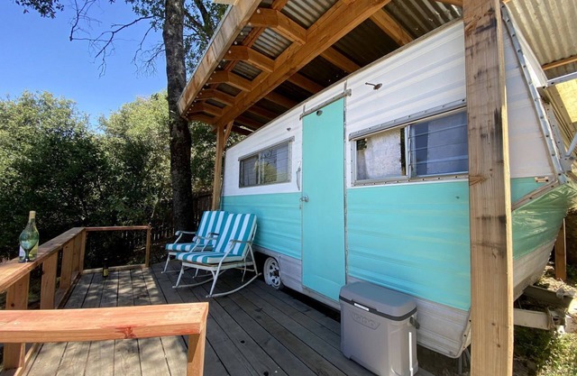 Wonderful Retro Trailer for Getaways near Yosemite