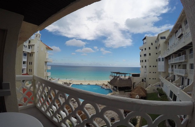 Wonderful Seafront Studio with Balcony