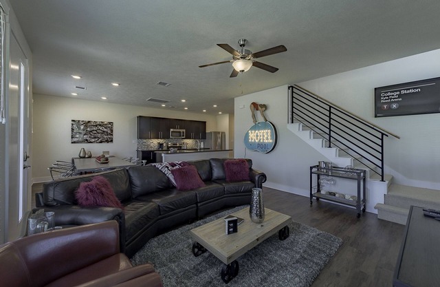 Wonderful, Spacious, Upscale Townhome near Texas A&M University