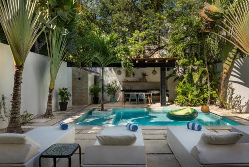 Wonderful Tropical Home 3BR, Garden, Private Pool.