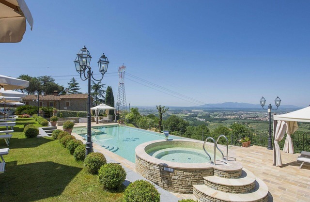 Wonderful villa for 5 guests with WIFI, A/C, pool, TV, panoramic view and parking