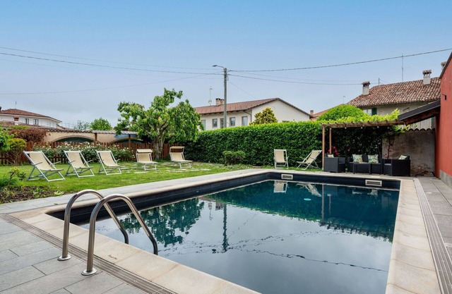 Wonderful villa for 12 guests with A/C, WIFI, pool, TV, terrace, pets allowed and parking
