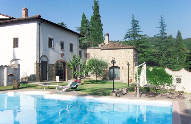 Wonderful villa for 2 guests with pool, TV and patio