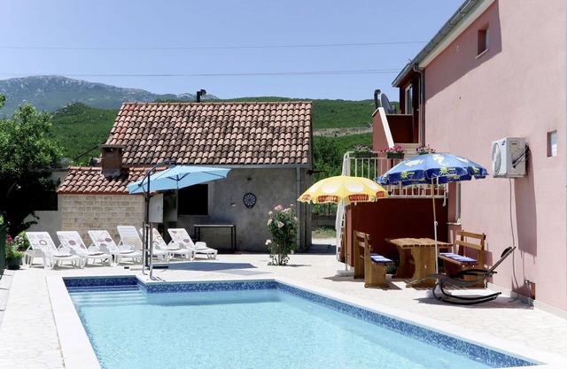 Wonderful villa for 6 guests with A/C, WIFI, private pool, TV, terrace, pets allowed and parking