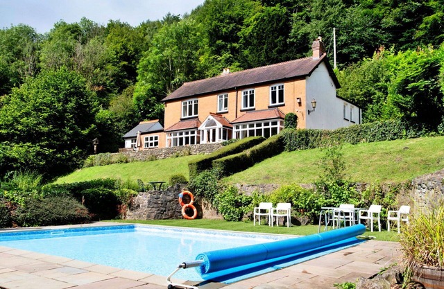 Wonderful villa for 14 guests with WIFI, private pool, terrace and pets allowed