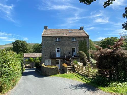 Wonderfully Scenic and Comfortable Dales Mill Property