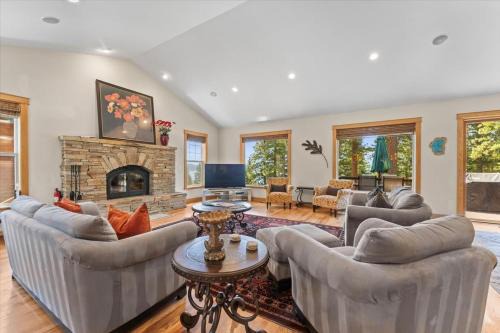 Wooded Escape in Tahoe Vista Private Hot Tub