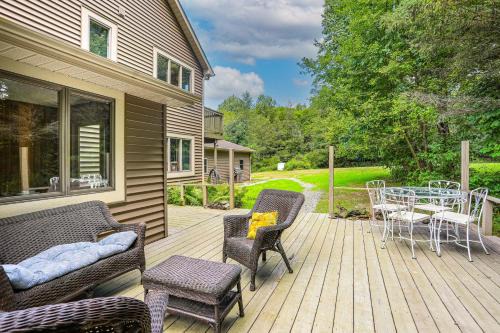 Wooded Retreat on 5 Acres 6 Mi to Edinboro Lake!