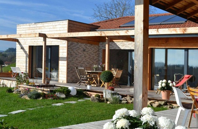 Wooden cottage with natural pool, 3 rooms with private terraces