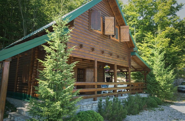 Wooden house Stevan (near National Park Lovćen)