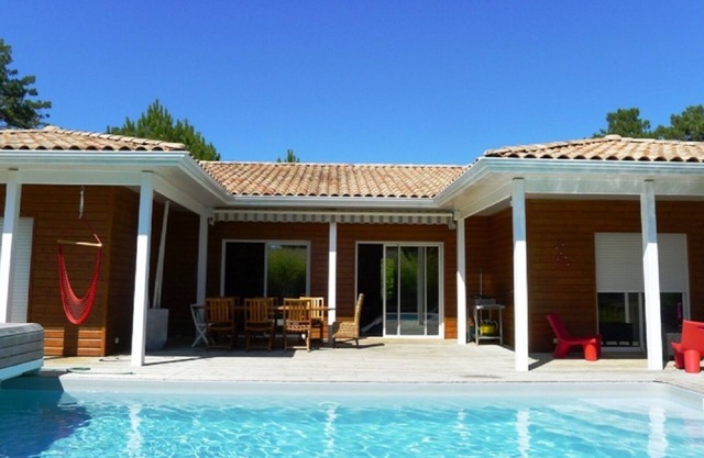 Wooden villa with swimming pool, Cap Ferret, 8 people
