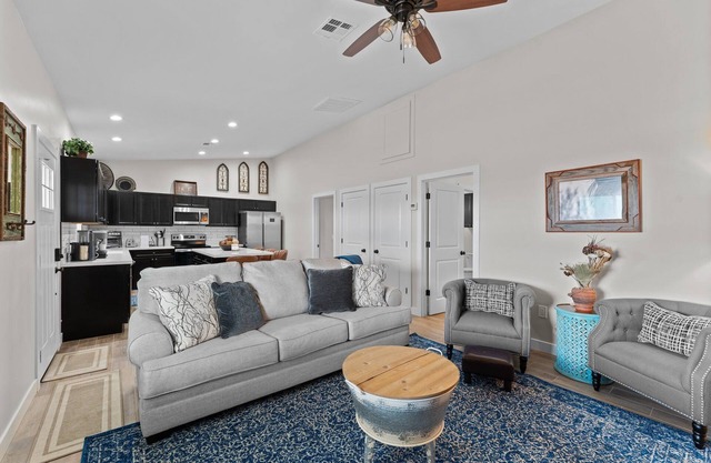 Woodhood Luxury Casita the center of horse country RIO VERDE