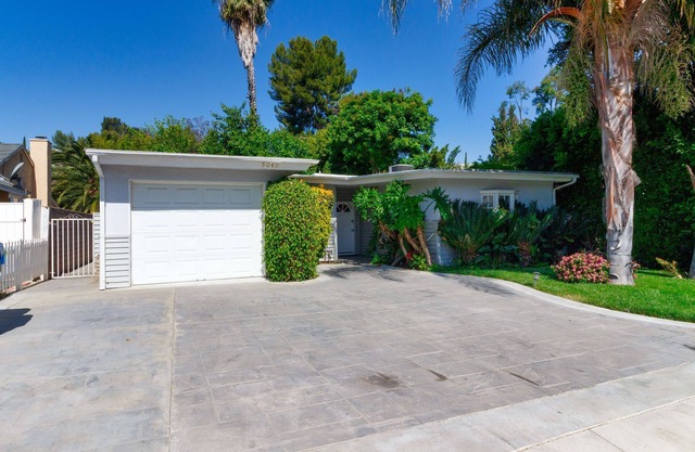 Woodland Hills Charmer