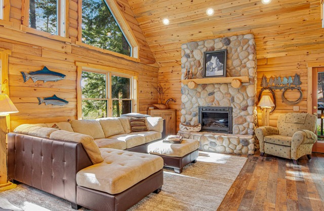 Woodland Home w/Great Game Room, Deck, W/D & Forest View - Near Cle Elum Lake