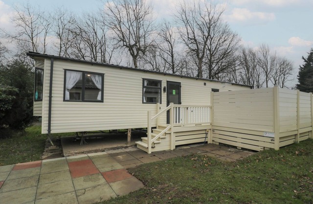 WOODLANDS GOLD (WO40), family friendly, with hot tub in Ruthin