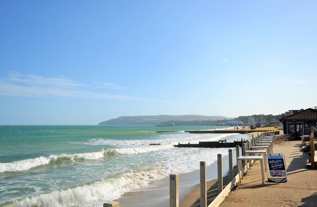 Woodleigh - a house that sleeps 8 guests in 4 bedrooms