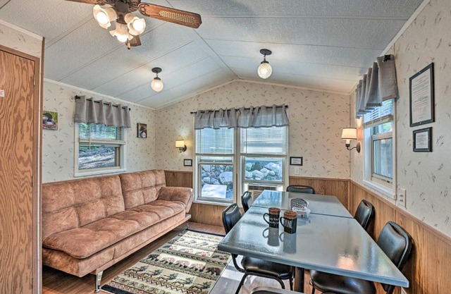 Woodsy Loons Nest Retreat with Fire Pit!