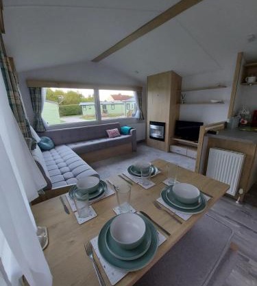 Woofles Luxury Caravan at Knaresborough Lido