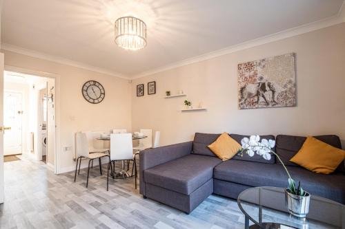 Woolthwaite - Beautiful 4 Bedroom house with Parking