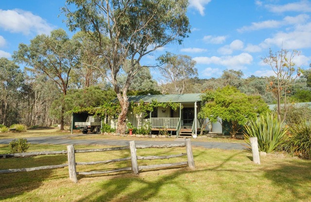 Woongarra Cottage - Tranquil Off-Grid Nature Escape in a Bush Setting