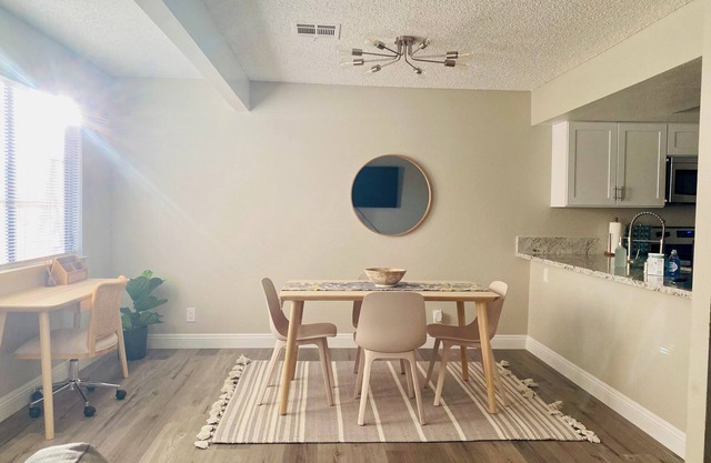 Work from home, 2 BR/2 BA midterm stay near hospitals, UNLV, LV strip, airport