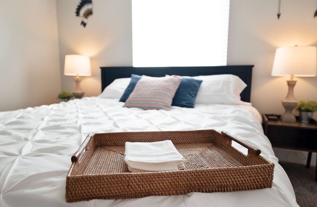 ☺ Work ☺ Play ☺ Relax ✔ 3 King Beds ✔ 400 + Wi-fi