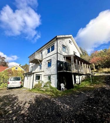 Workers Home 10-rooms near Volvo