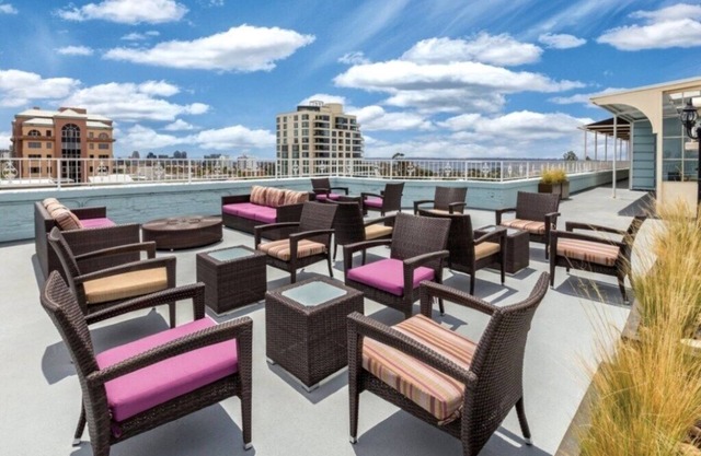 WorldMark Inn at the Park - Studio Queen