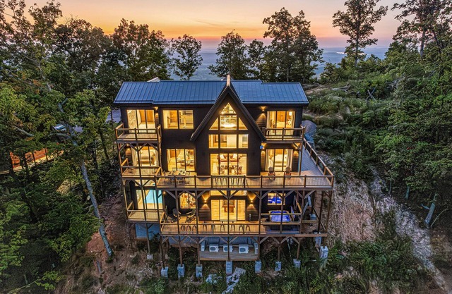 Wow Wow Wow a must stay cabin!