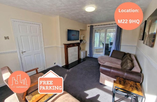 Wythenshawe 3 bed Family Home by City SuperHost
