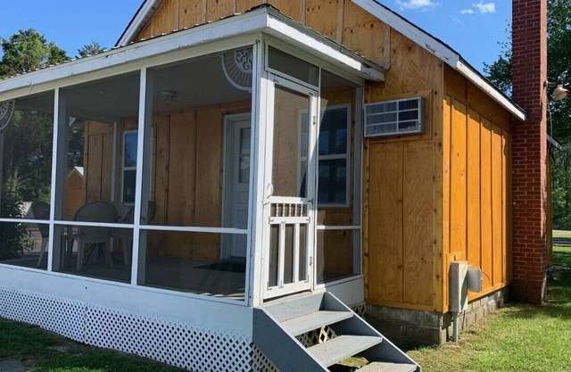 X-Large, 2Br Poolside Cabin! Perfect for Family Vacation!