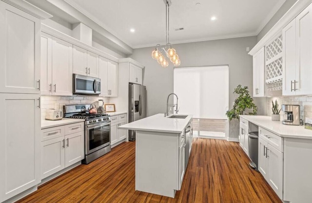 XL Home, Movie Theater, Roof Deck, Parking Spot