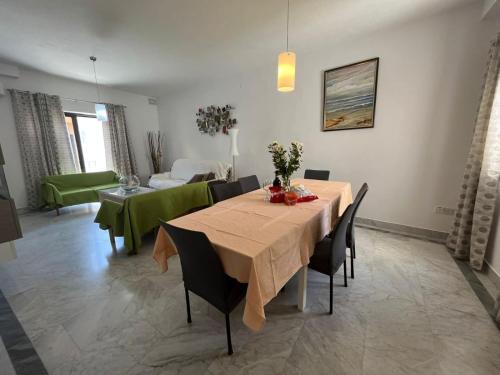 XL Spacious Apartment, 4-BR Home in Central Area, WALK to Sliema - St Julian's