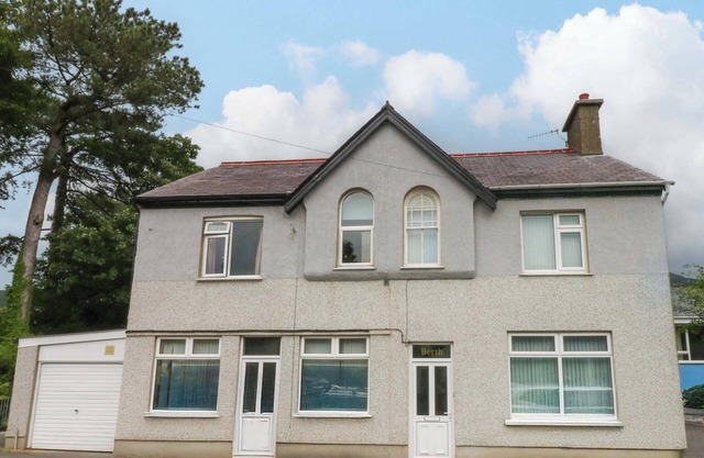 Y BERTH, family friendly, country holiday cottage in Llanberis