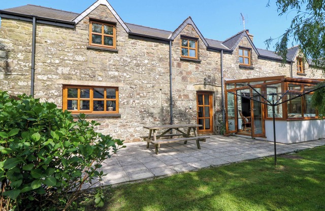 Y BWTHYN, pet friendly, character holiday cottage in Llangrannog