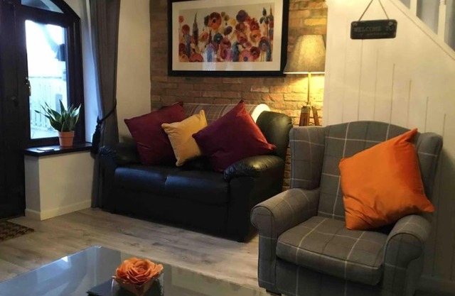 Y Bwythyn - Lovely cottage in village of Spittal