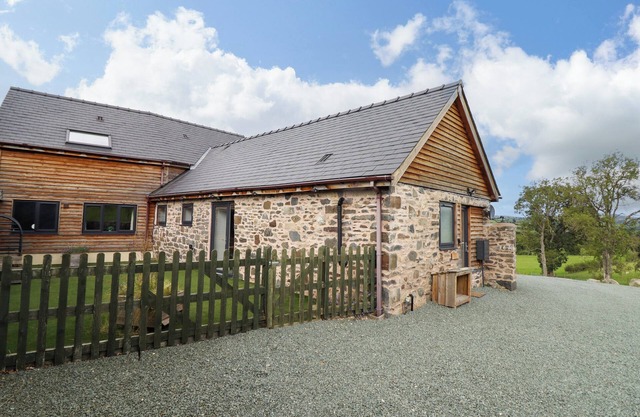 Y GRANAR (THE GRANARY, family friendly in Llanrhaeadr-Ym-Mochnant