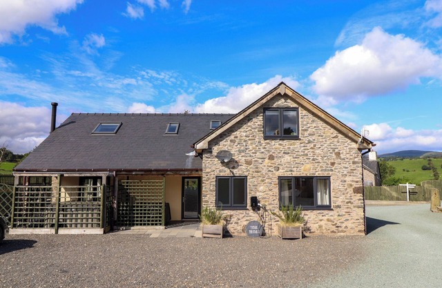 Y STABL (THE STABLE, family friendly in Llanrhaeadr-Ym-Mochnant