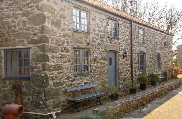 Y Wennol - sleeps 8 guests in 3 bedrooms