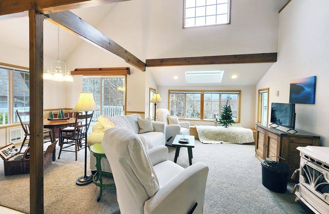 Yachats Lovely 2br Home, Dog Friendly, Walk to Town!