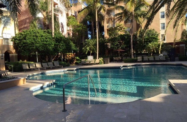 Yacht Club Apartment at Aventura ~ Beautifully updated ground floor poolside
