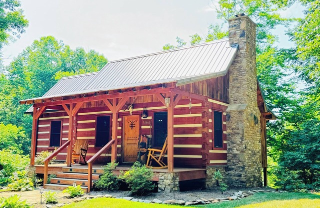 Yadkin River Lodge-cozy stay on the bluffs overlooking the Yadkin River.