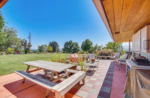 Yakima Wine Country Retreat w/Scenic Valley Views