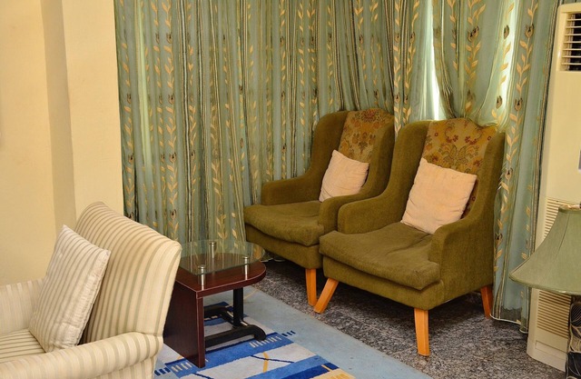 Yanna Lodge